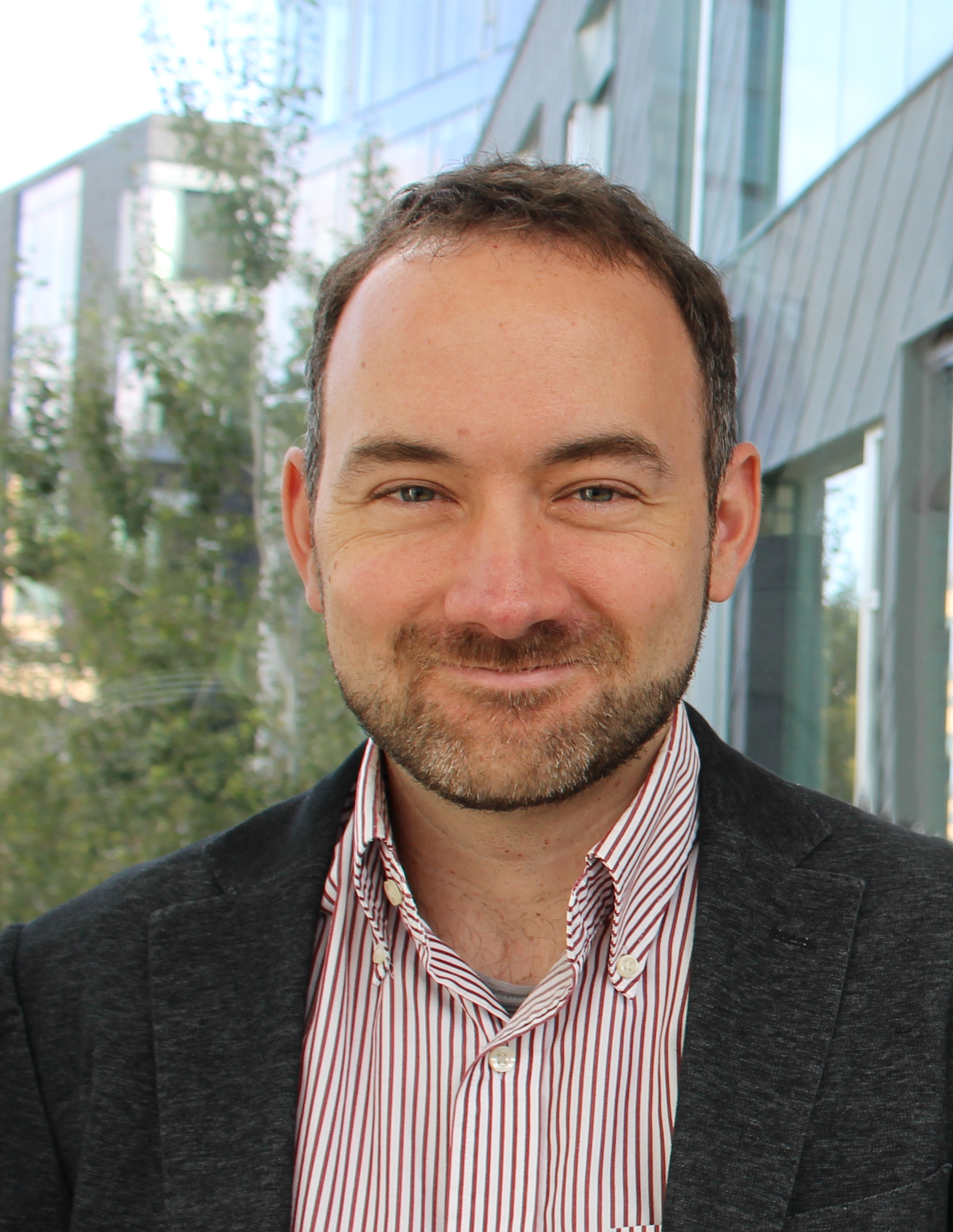 Headshot of CMU Professor Graham Neubig